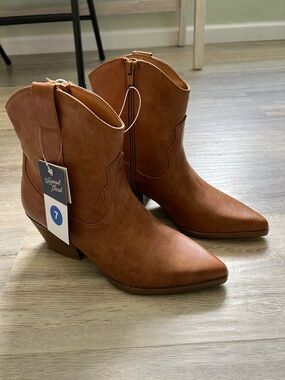 Universal Thread Cognac Western Ankle Boots